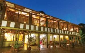 safari accomodation-Eileens-Tree-Inn-Lounge