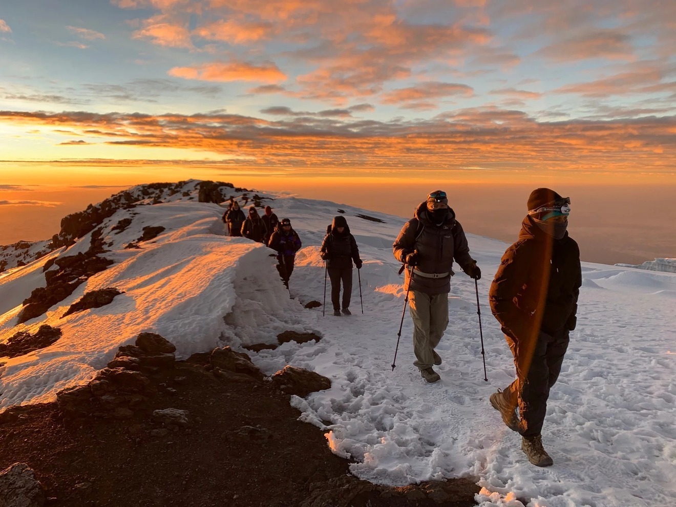 7 Days Machame Route-Climb Mount Kilimanjaro via the 7 Days Machame Route, the famous “Whiskey Route,” featuring scenic rainforest trails, alpine landscapes