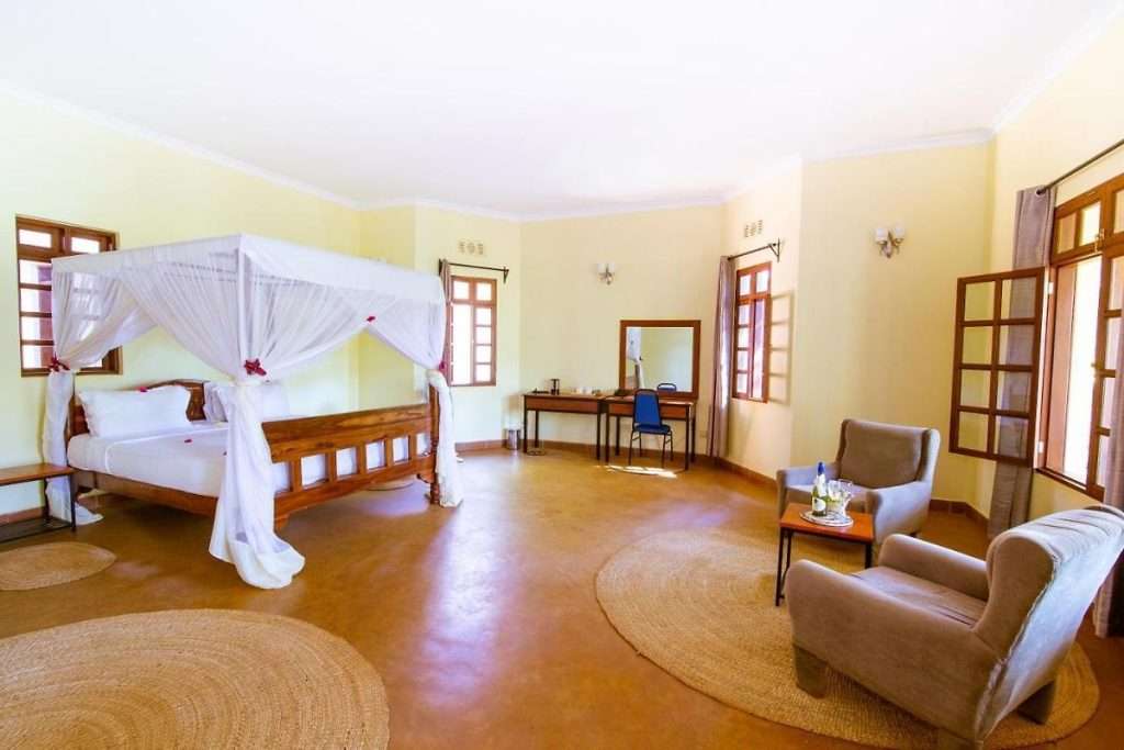 tanzania safari accomodations-eliens tree in lodge